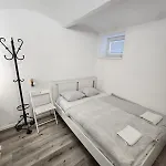 Vv Way - Lisica Zvitorepka Liubliana