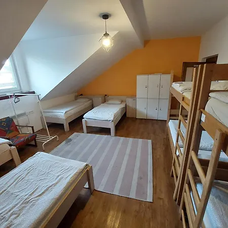 Vv Way - Lisica Zvitorepka * 卢布尔雅那